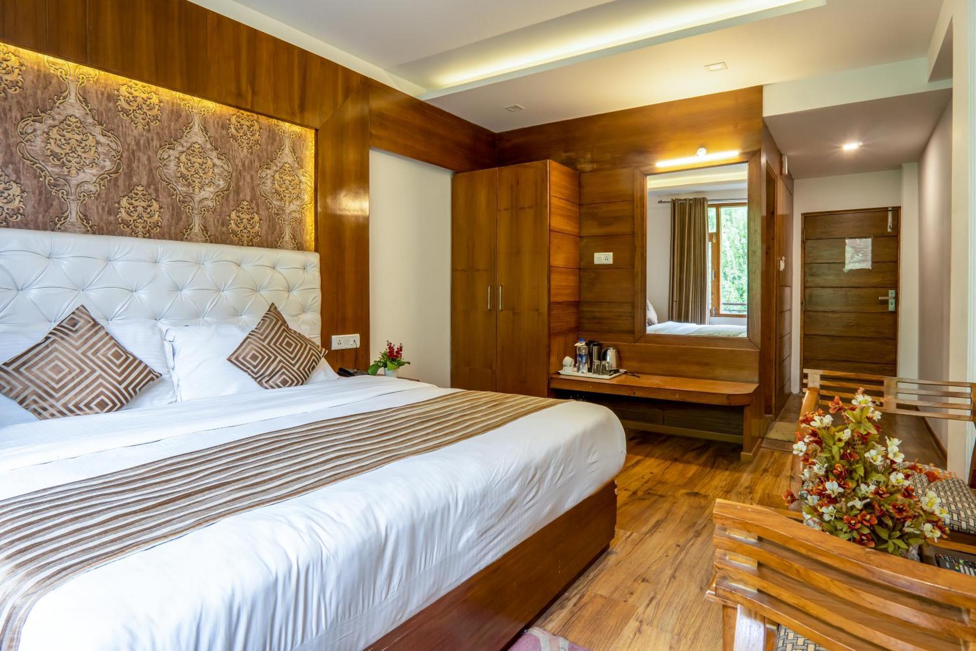 Pristine Inn Manali Manāli Exterior foto